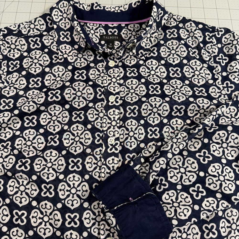 Talbots Light Weight Long Sleeve Button Down, Medium, Navy/White, 100% Cotton